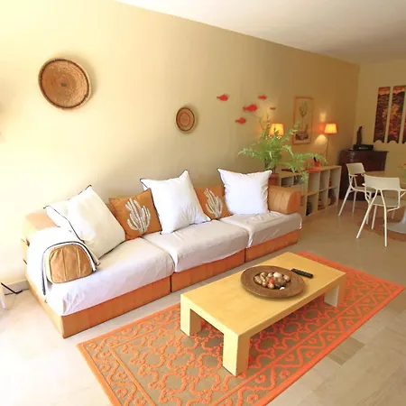 Air-conditionned 2 Bedrooms & Bathrooms With Refined Decoration 戛纳