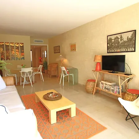 Air-conditionned 2 Bedrooms & Bathrooms With Refined Decoration