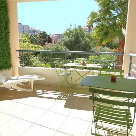Air-conditionned 2 Bedrooms & Bathrooms With Refined Decoration 戛纳