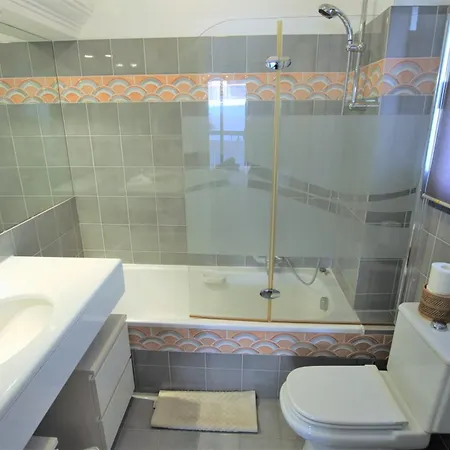 Air-conditionned 2 Bedrooms & Bathrooms With Refined Decoration 公寓 *
