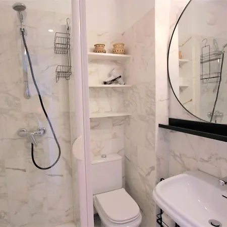 Air-conditionned 2 Bedrooms & Bathrooms With Refined Decoration 戛纳