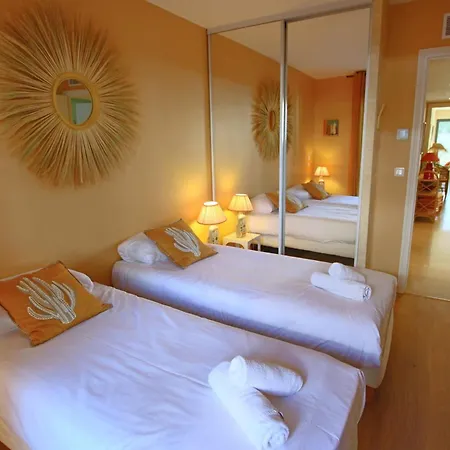 Air-conditionned 2 Bedrooms & Bathrooms With Refined Decoration *