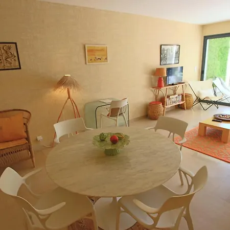 Air-conditionned 2 Bedrooms & Bathrooms With Refined Decoration
